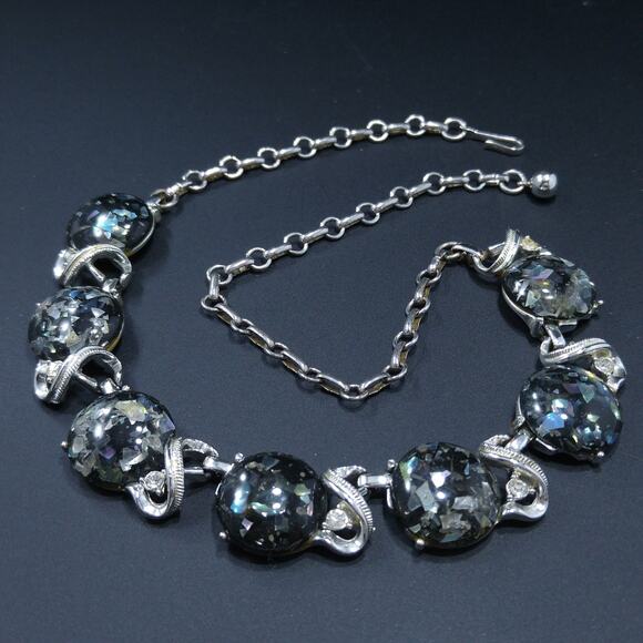 Coro Lucite Confetti Necklace, Gray Lucite & Silver Tone, 1950s Vintage Jewelry - Picture 6 of 10